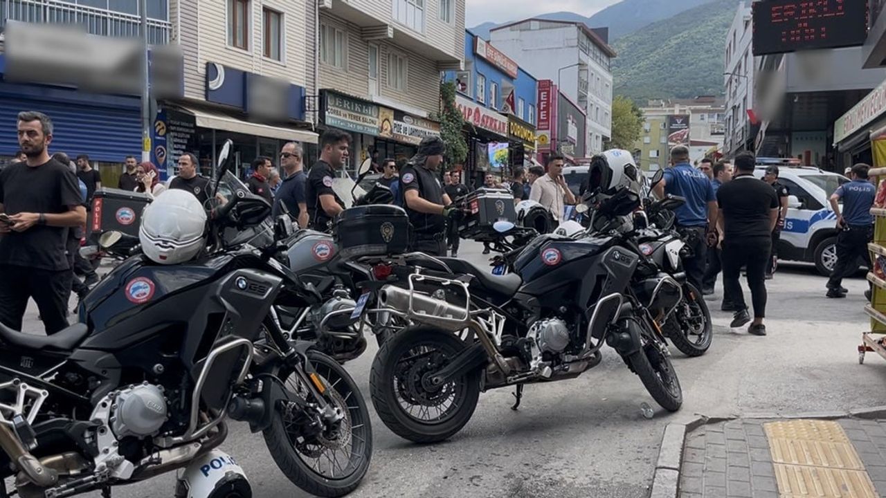Dükkan tartışması mahalleyi karıştırdı; yunus polisinin müdahalesi kameralara yansıdı