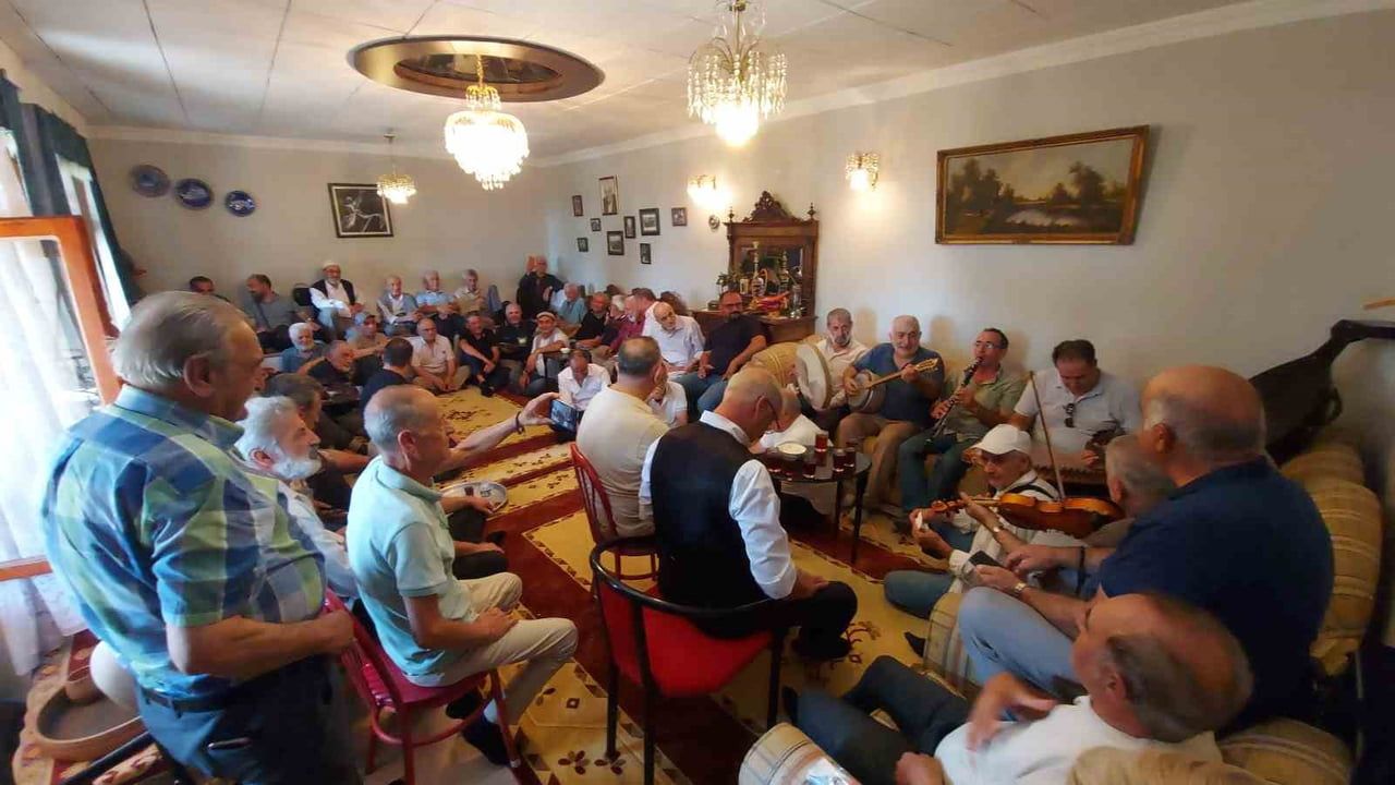 Dumlu konağında süregelen dostluk ve musiki geleneği