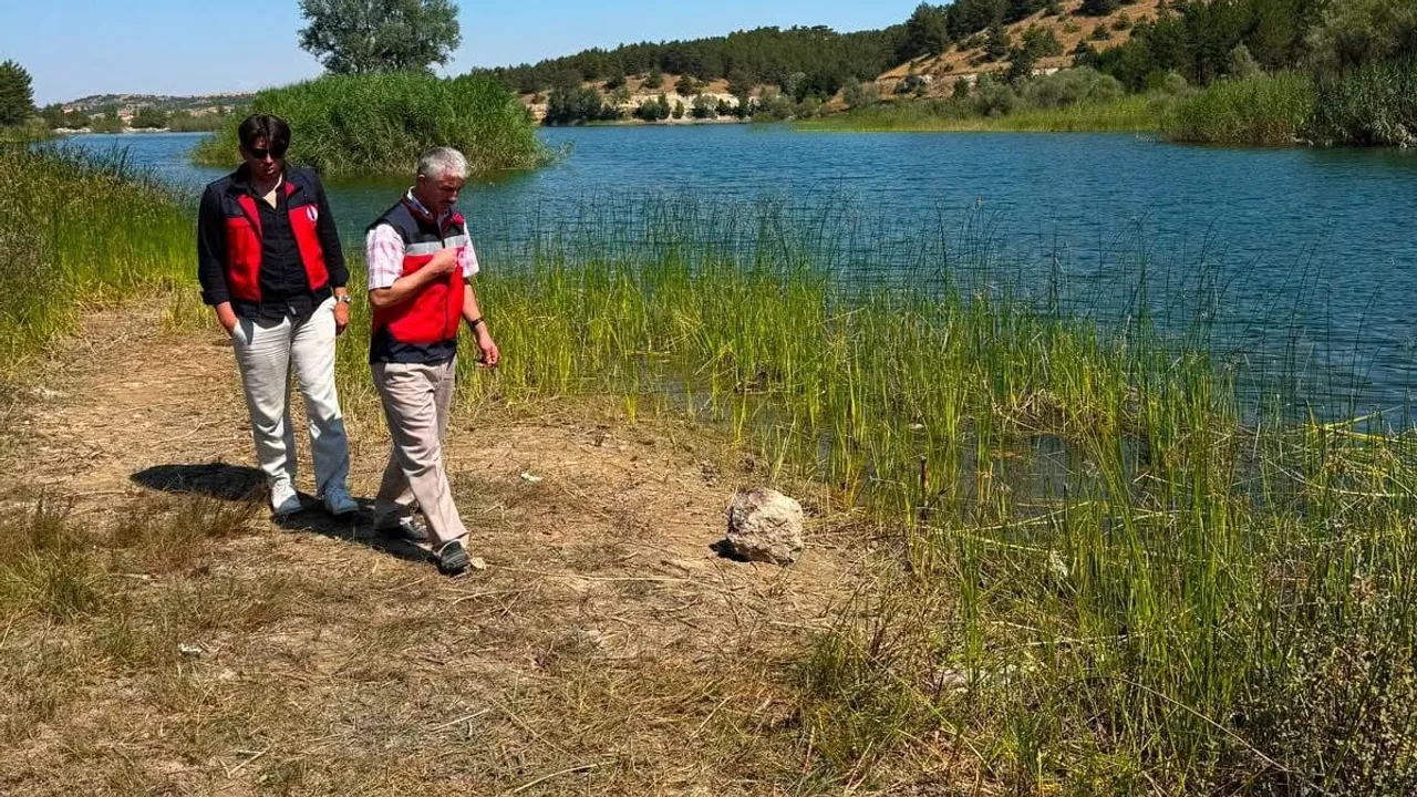 Dumlupınar'da Kızılca Köyü Göleti'nde su ürünleri denetimi
