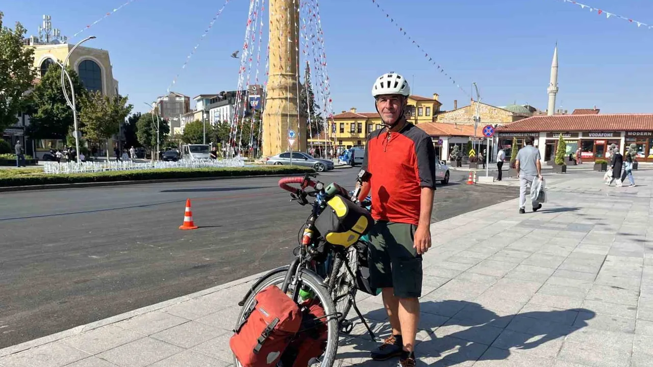 Dünyanın merkezinden iki yıllık pedallı serüvene çıktı