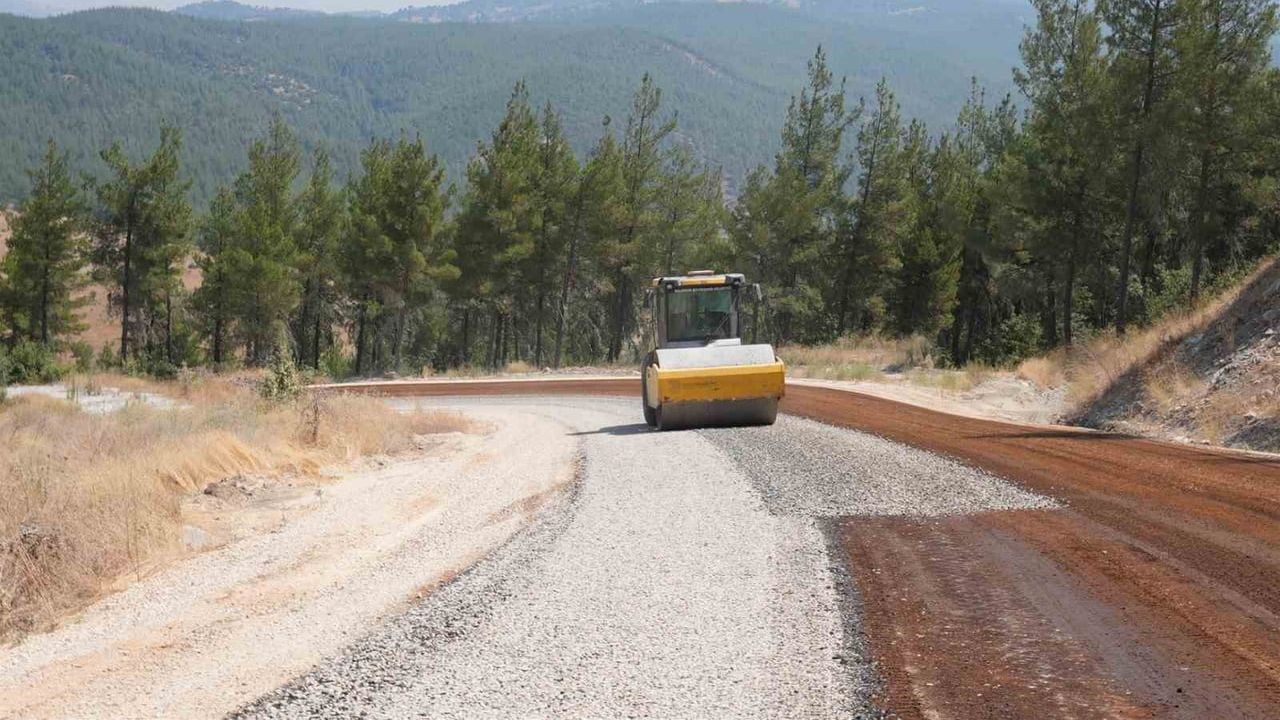 Dursunbey’de 15 kilometrelik Gökçedağ grup yolu yenilemesi tamamlandı