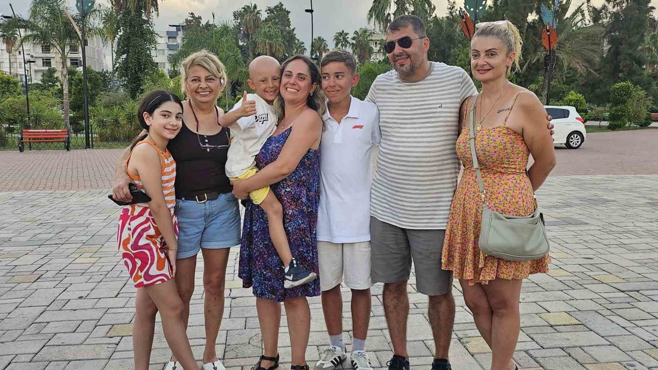 Düşme sonrası ortaya çıkan ağrı hayatlarını tersine çevirdi: 7 yaşındaki Ege kanseri yendi