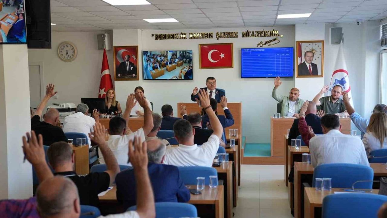 Düzce belediyesi meclisi çok sayıda iş makinesi ve kamyon alımını komisyonda karara bağladı