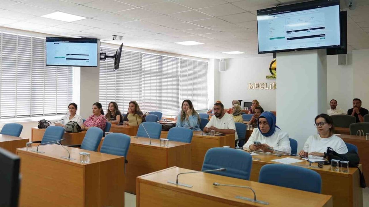 Düzce Belediyesi personel takip sistemi değişikliklerini evrak kalemi personeline tanıttı