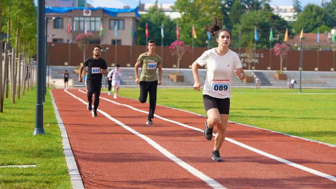 Düzce’de 2 kilometrelik parkurda zafer coşkusu koşularla yaşandı