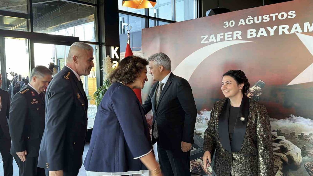 Düzce'de 30 ağustos resepsiyonunda birlik ve minnet vurgusu