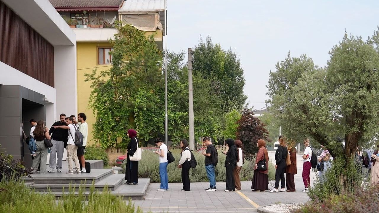 Düzce'de bilgiye koşu: sabah kuyrukları kütüphane projesinin başarısını gösterdi
