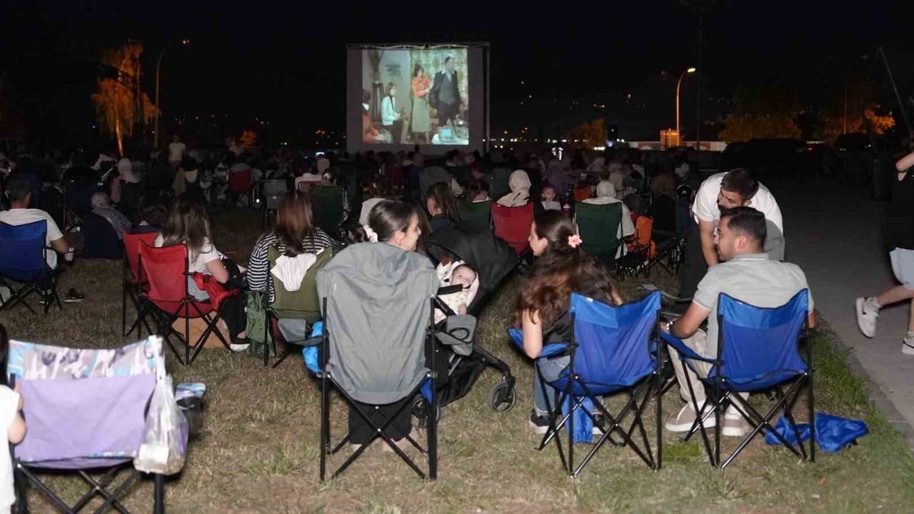 Düzce'de filmler Bahçeşehir Yeşil Vadi'de seyirciyle buluştu