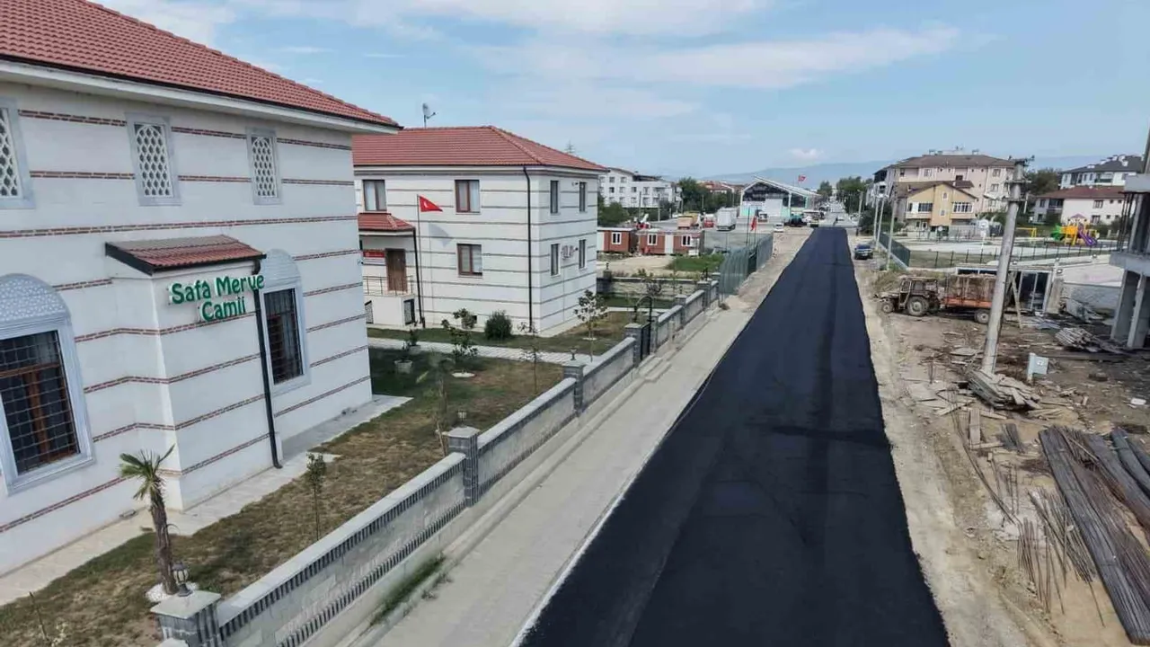 Düzce’de gece ve gündüz süren asfalt seferberliği