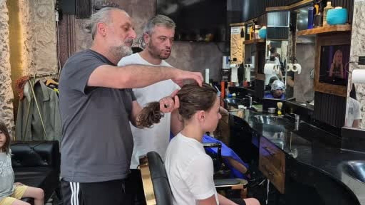 düzce'de kardeşlerden lösemili çocuklara anlamlı saç bağışı