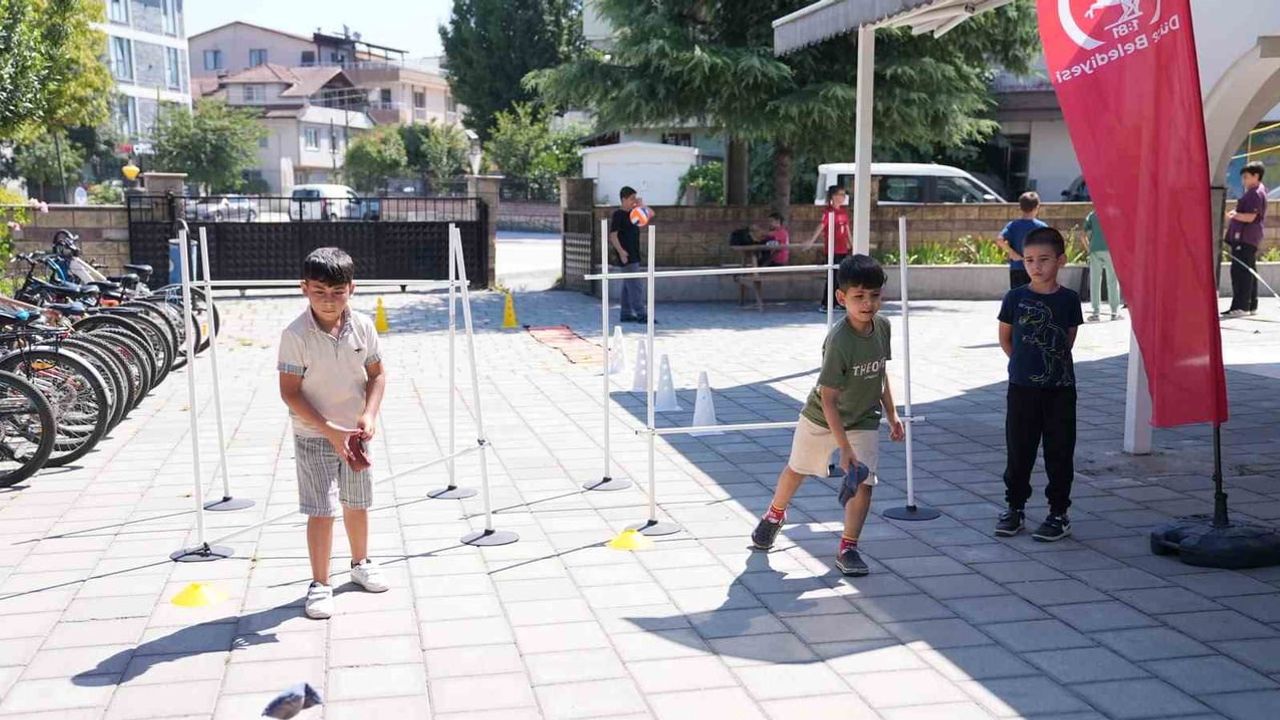 Düzce'de Kur'an kursu öğrencileri camide sporla buluştu
