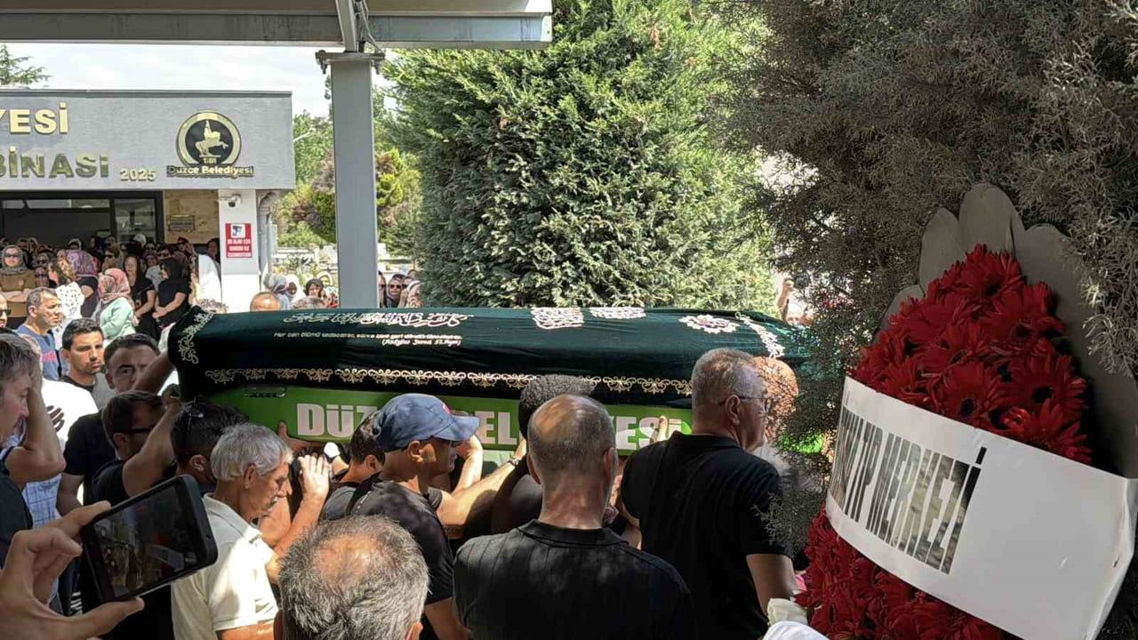 düzce'de kuzeninin kıldırdığı cenaze töreniyle anılan ortopedi uzmanı
