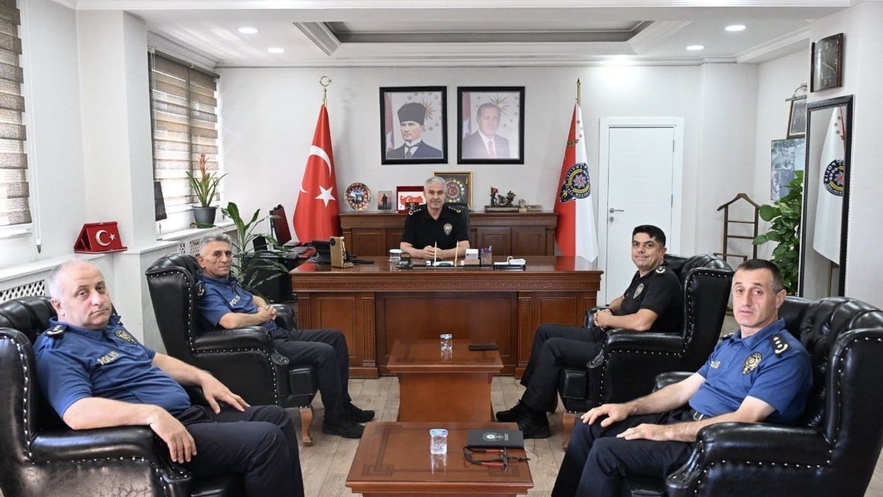 Düzce emniyetinde terfi hareketi: altı yardımcının rütbesi yükseldi