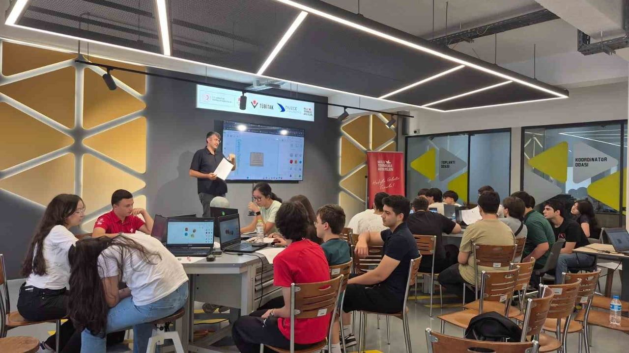 düzce üniversitesi'nde lise yaz okulu geleceğin teknolojik yeteneklerini şekillendiriyor