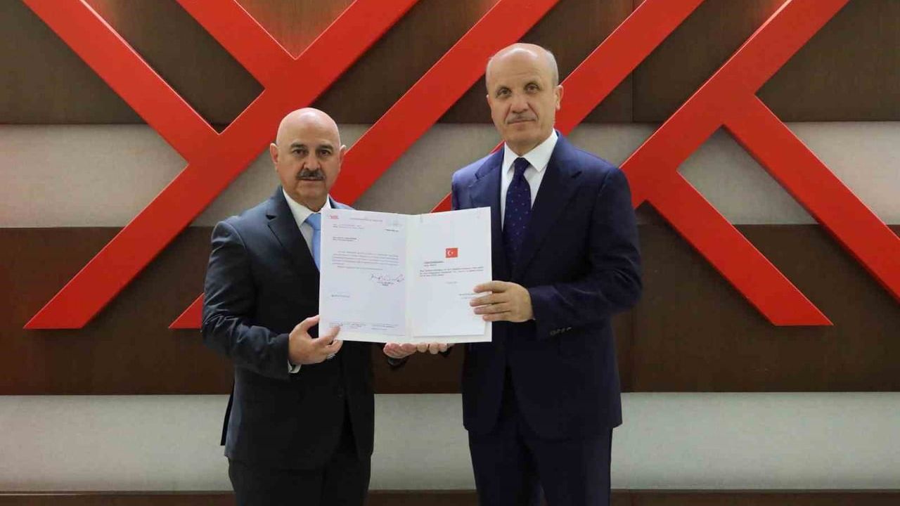 Düzce üniversitesinde yeni dönem: Sözbir mazbatasını aldı