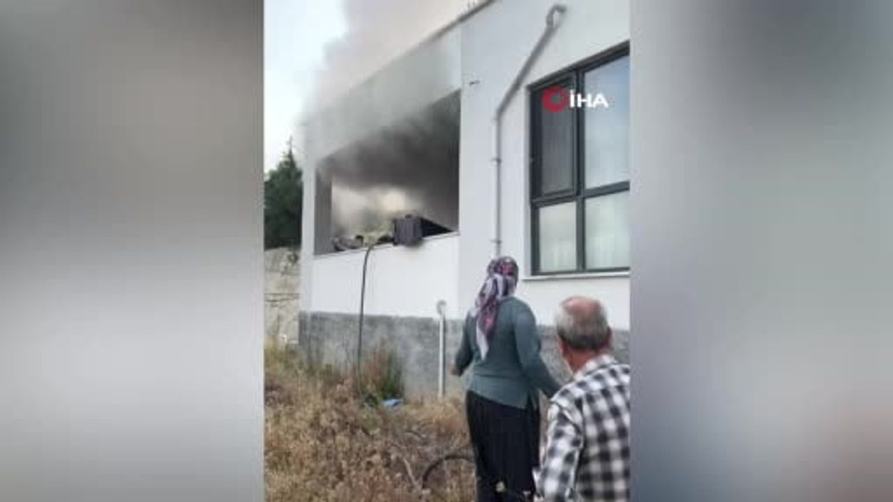 Düziçi'nde dumanı gören komşular ihbar etti: mutfak yangını kontrol altına alındı