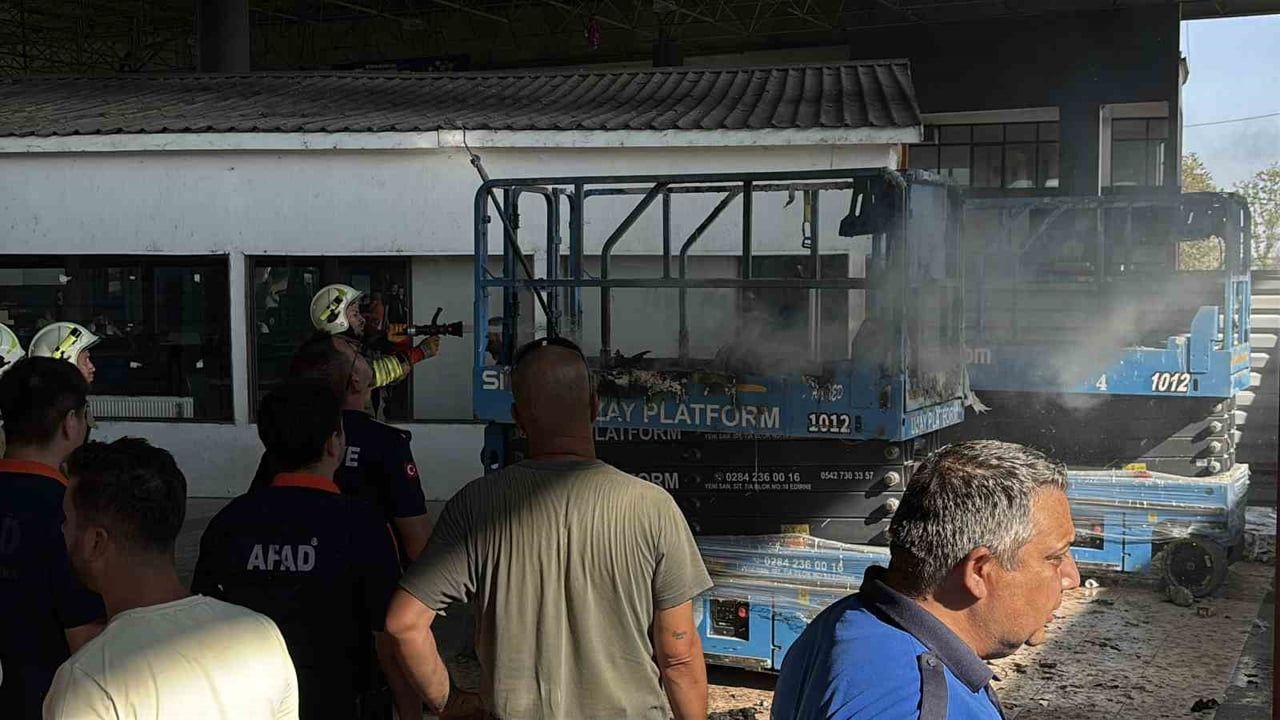 edirne otogarında tinerli boya yangını: 2 işçi yaralandı değil başlık değişikliği değil dikkat çekici