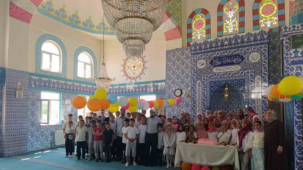 Edremit Şehitlik Camii'nde yaz kursları öğrencilerin ibadet ve bilgilerini güçlendirdi