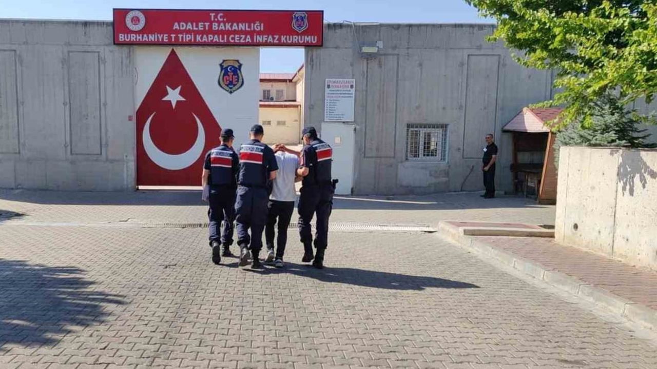 Edremit'te orman yangını soruşturmasında özel ekip kuruldu, şüpheli tutuklandı