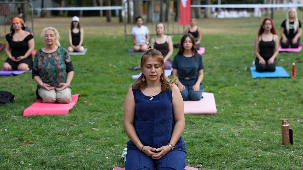 Efeler’de doğada hareket: Pınarbaşı’nda yoga ve pilates buluşmaları sürüyor