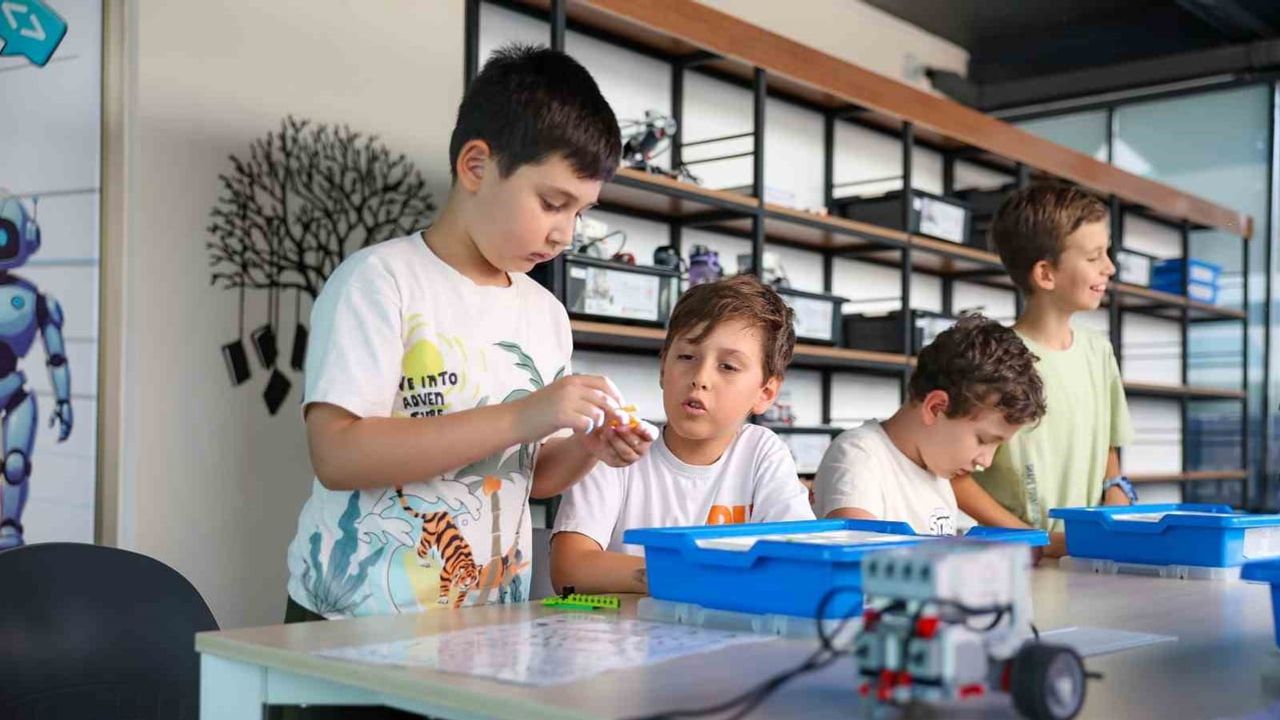 Efeler'de fırsat eşitliği: çocuktan gence ücretsiz eğitim ve sosyal destek ağı