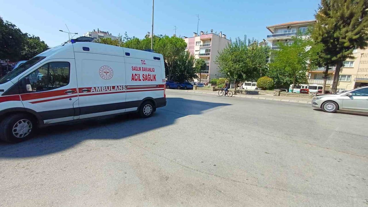 Efeler'de iki motosikletin kafa kafaya çarpışması sonucu sürücüler ayakta tedavi edildi