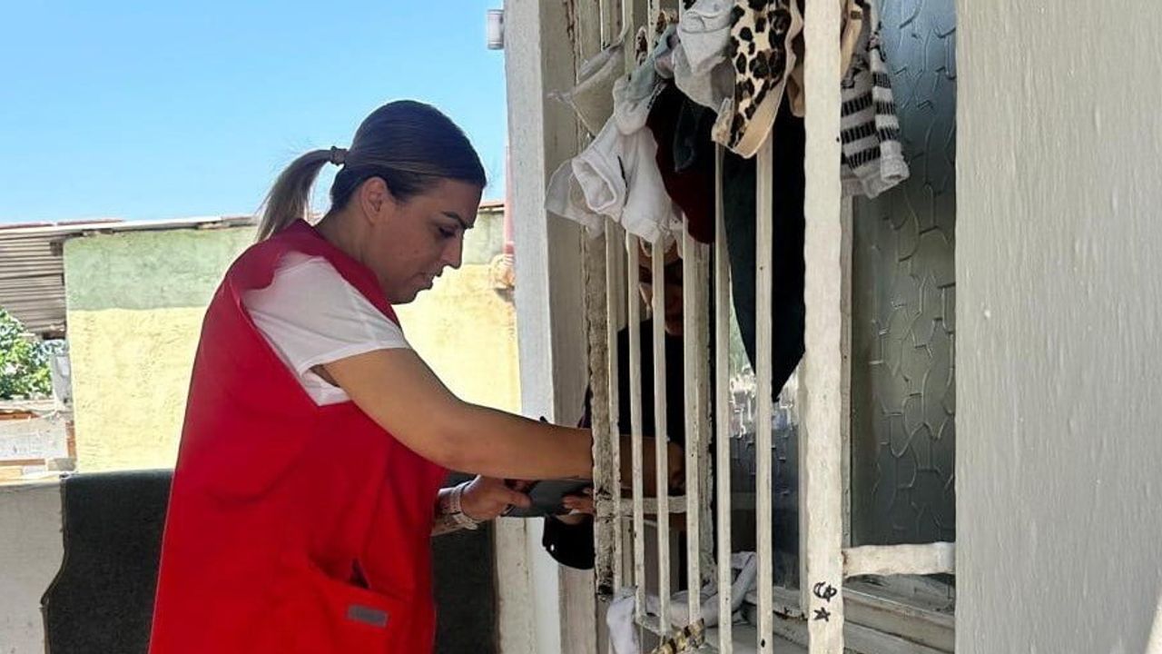 Efeler'de komşuluk bağlarını güçlendiren doğrudan destek ağı