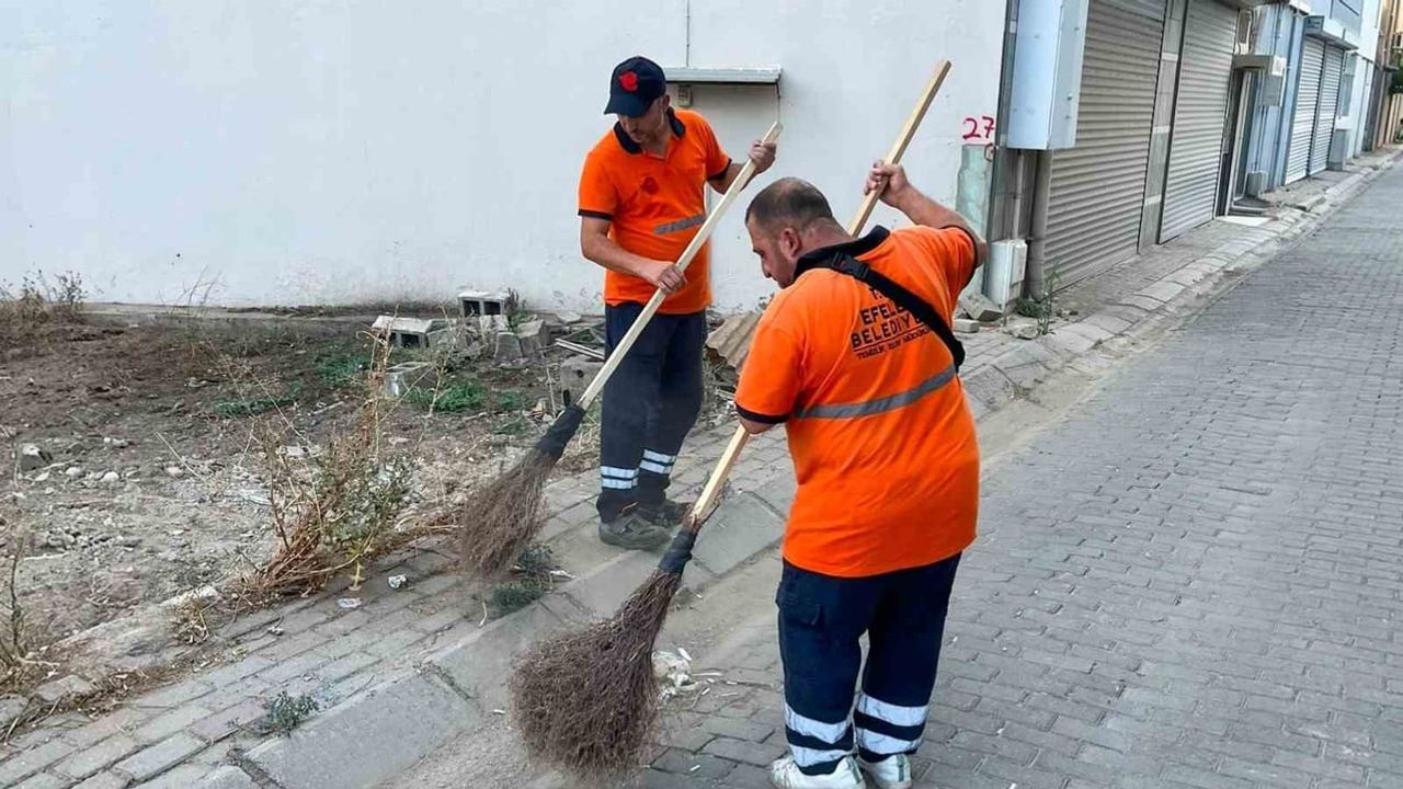 Efeler'de mahalle mahalle temizlik seferberliği sürüyor
