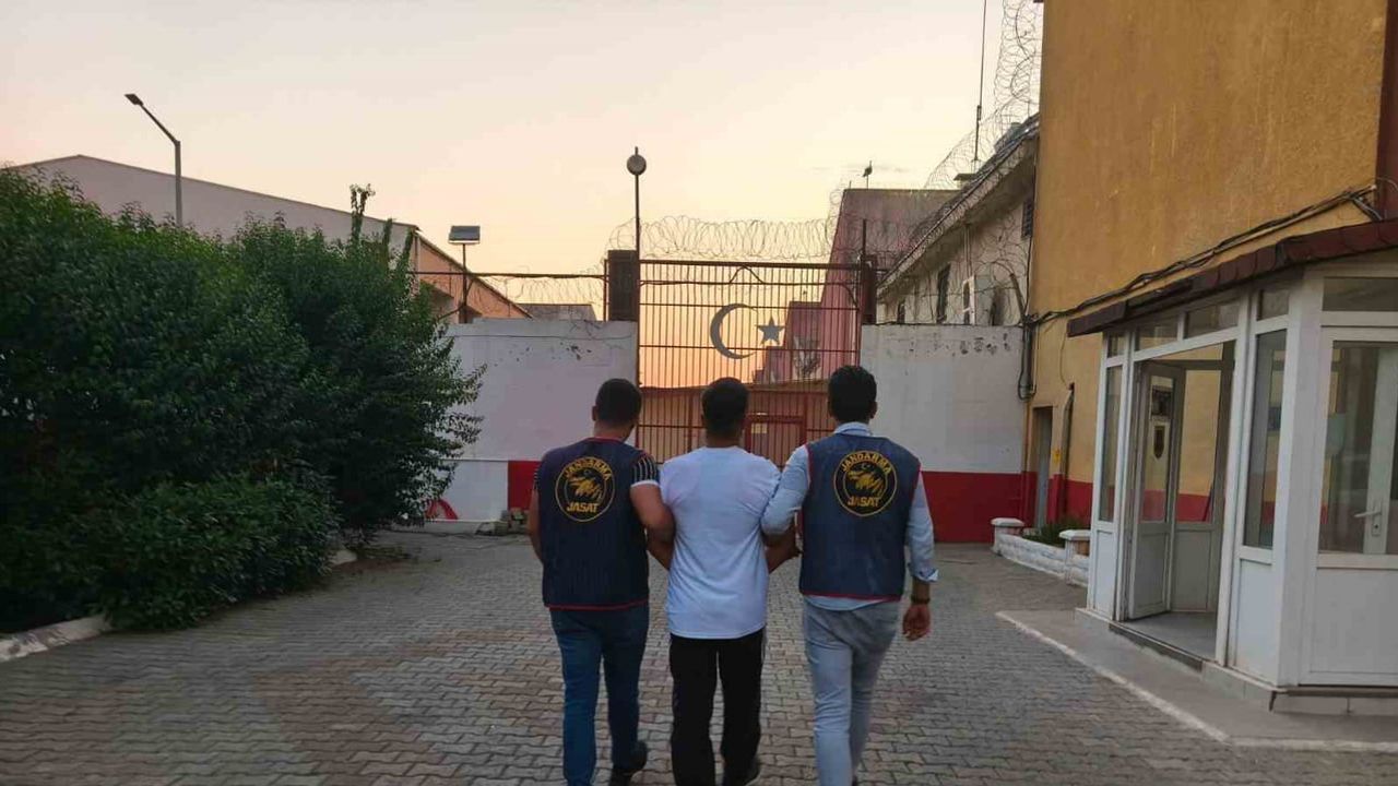 Efeler'de uzun süreli aranan hükümlü JASAT operasyonuyla yakalandı