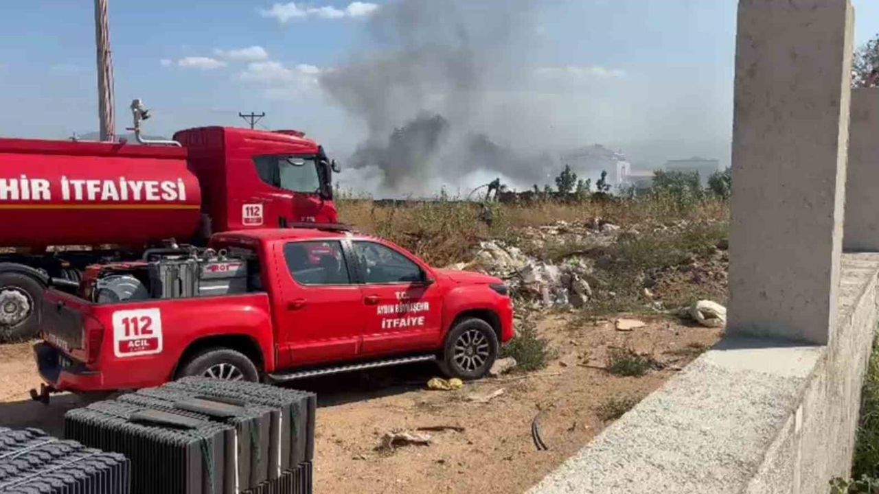 Efeler'de zeytinlikte alevlerle mücadele: evler korunuyor