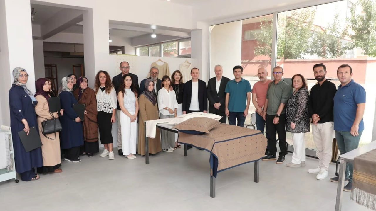 Ehramı geleceğe taşıyan kadınlar sertifikalarını aldı