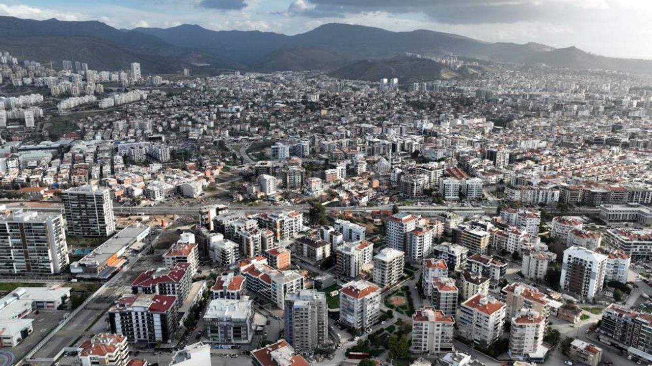 EİDS ile İzmir’de ilan kirliliği azaldı, piyasada alıcı avantajı güçlendi