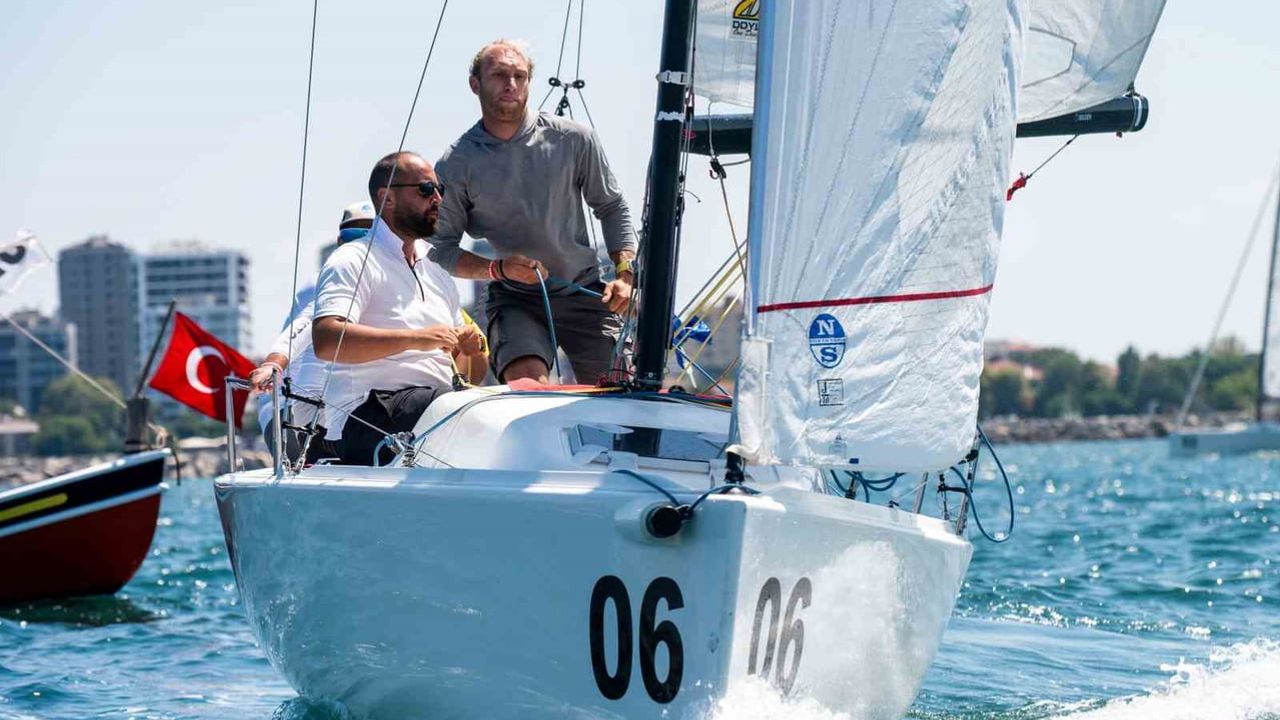Eker Kaymak finale uzanarak J70 match race'te ipi göğüsledi