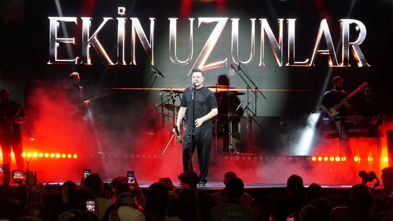 Ekin Uzunlar Değirmendere'de kemençe ile sahneyi coşturdu