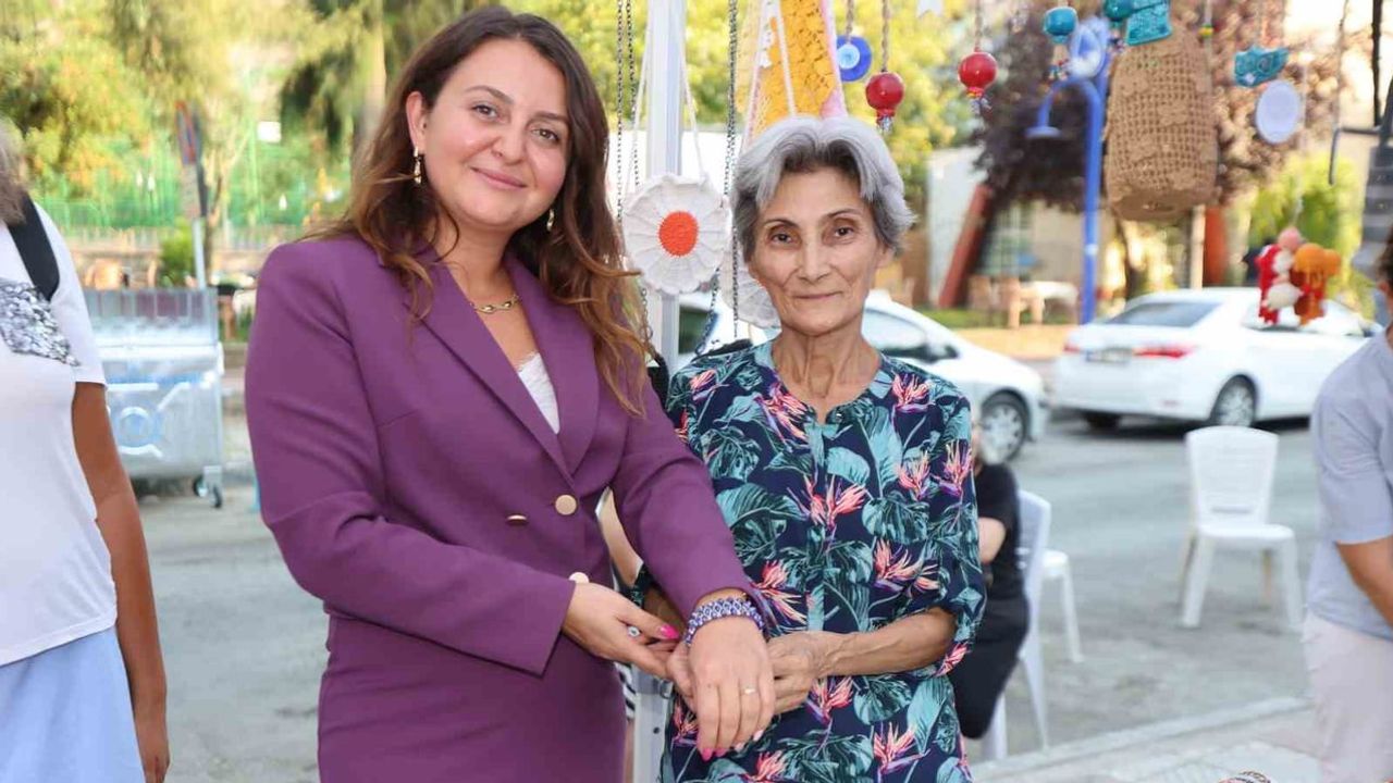 El emeği gece pazarı Kaynak Mahallesi'nde kadınları üretimle buluşturdu