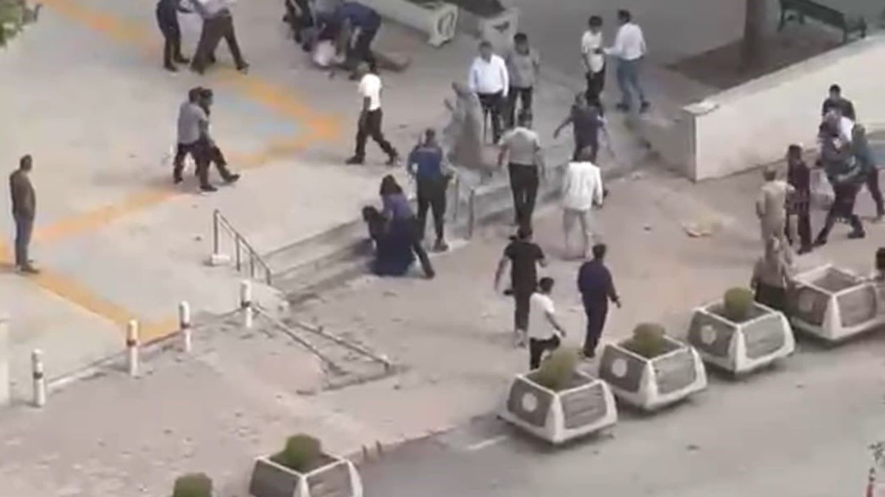 Elazığ adliye önünde başlayan arbede kameraya yansıdı