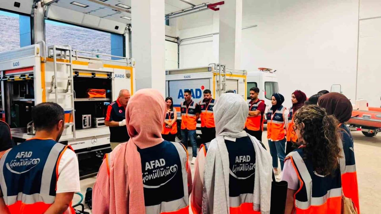 Elazığ'da AFAD gönüllülerine pratik merkezli arama-kurtarma eğitimi