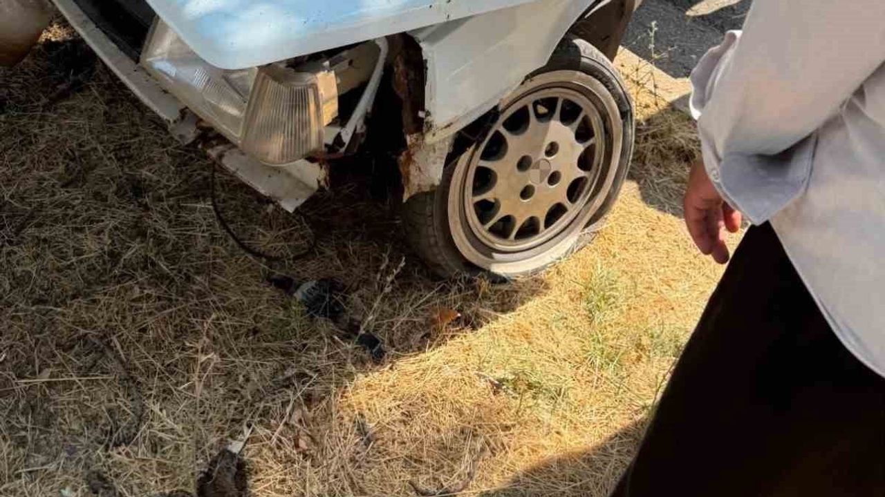 Elazığ'da direksiyon hakimiyeti kaybı kazaya dönüştü: Kızılay Mahallesi'nde 1 kişi yaralandı