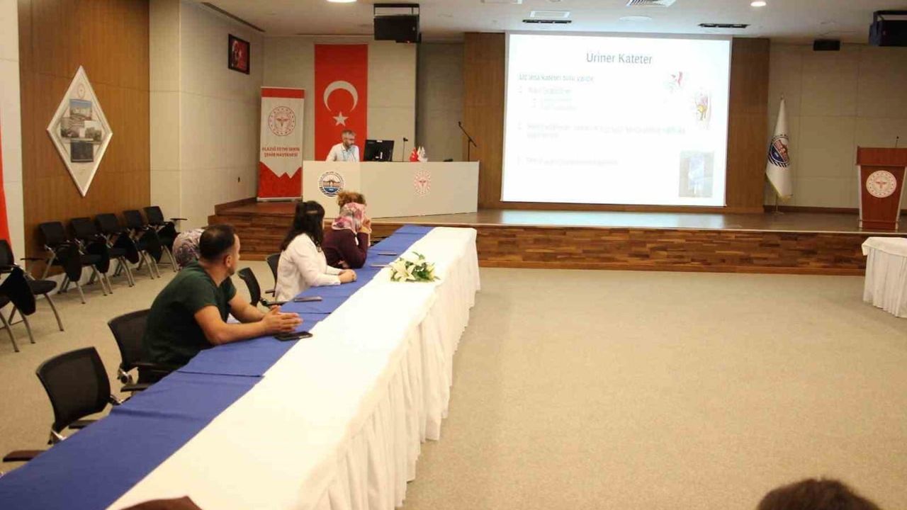 Elazığ'da hastane personeline kateter güvenliği eğitimi