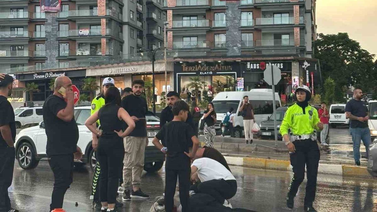 Elazığ'da Malatya Caddesi'nde çarpışma: karşıdan geçen yaya ağır yaralandı