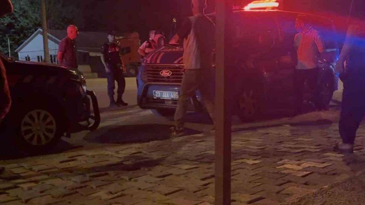 Elazığ'da Yurtbaşı yolunda kavga: bıçak ve pompalı tüfekle 3 yaralı