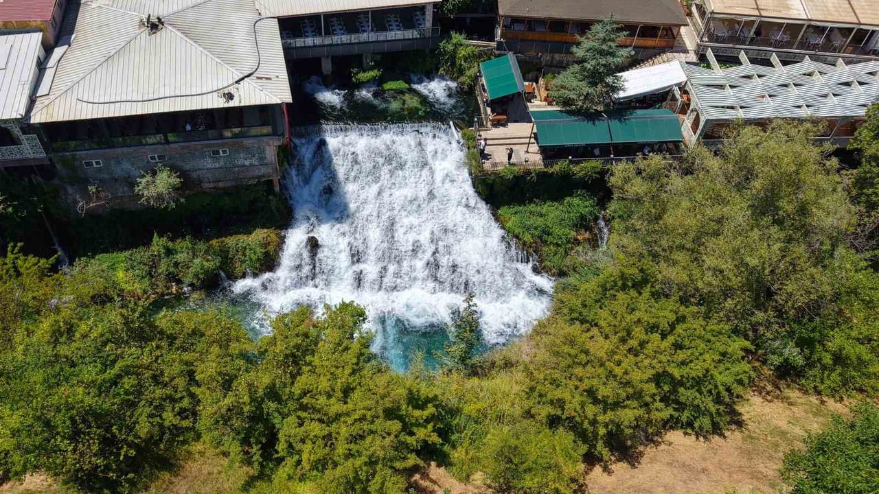 Elazığ’ın turkuazı Çırçır Şelalesi yılda yüz binlerce ziyaretçi çekiyor