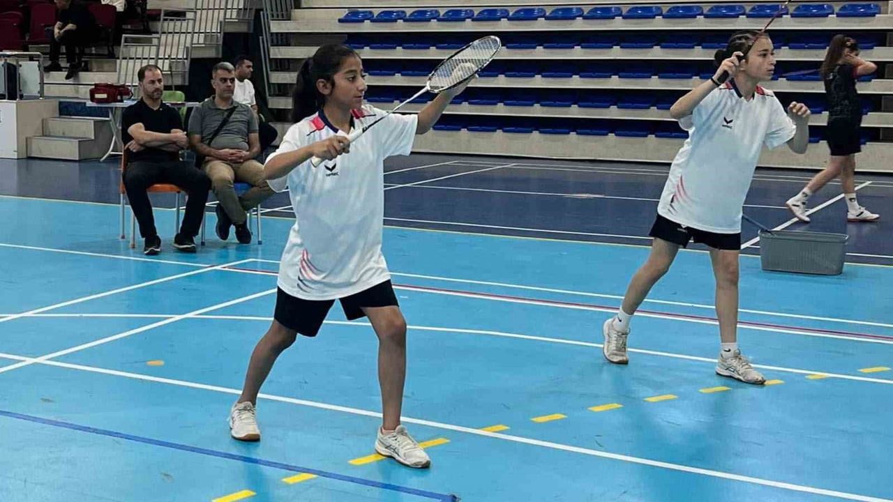 Elazığlı badmintoncular Erzurum'dan Türkiye finallerine Mersin biletiyle döndü