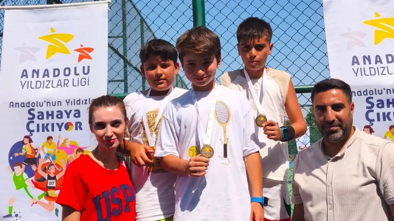 Elazığlı tenisçiler ANALİG'de grup lideri olarak yarı finale yükseldi