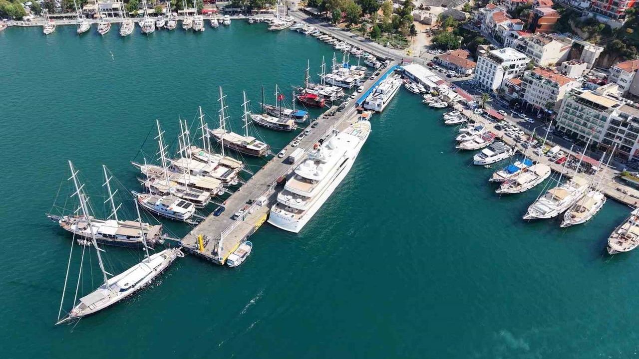 Elements Fethiye iskelesinde 100 ton yakıtla gün boyu bakıma alındı