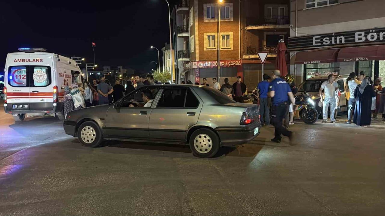 Emek Mahallesi'nde aniden yola fırlayan 16 yaşındaki yaya motosikletin çarpmasıyla yaralandı