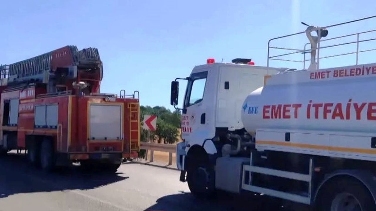 Emet'te alevler büyümeden durduruldu: biçerdöver yangını kontrol altına alındı