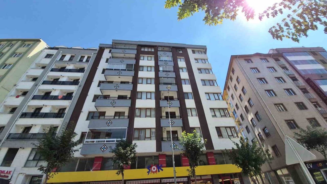 Enkazdan çıkan 20 saatin tanığı: Meral Şurabatır'ın 17 ağustos anısı