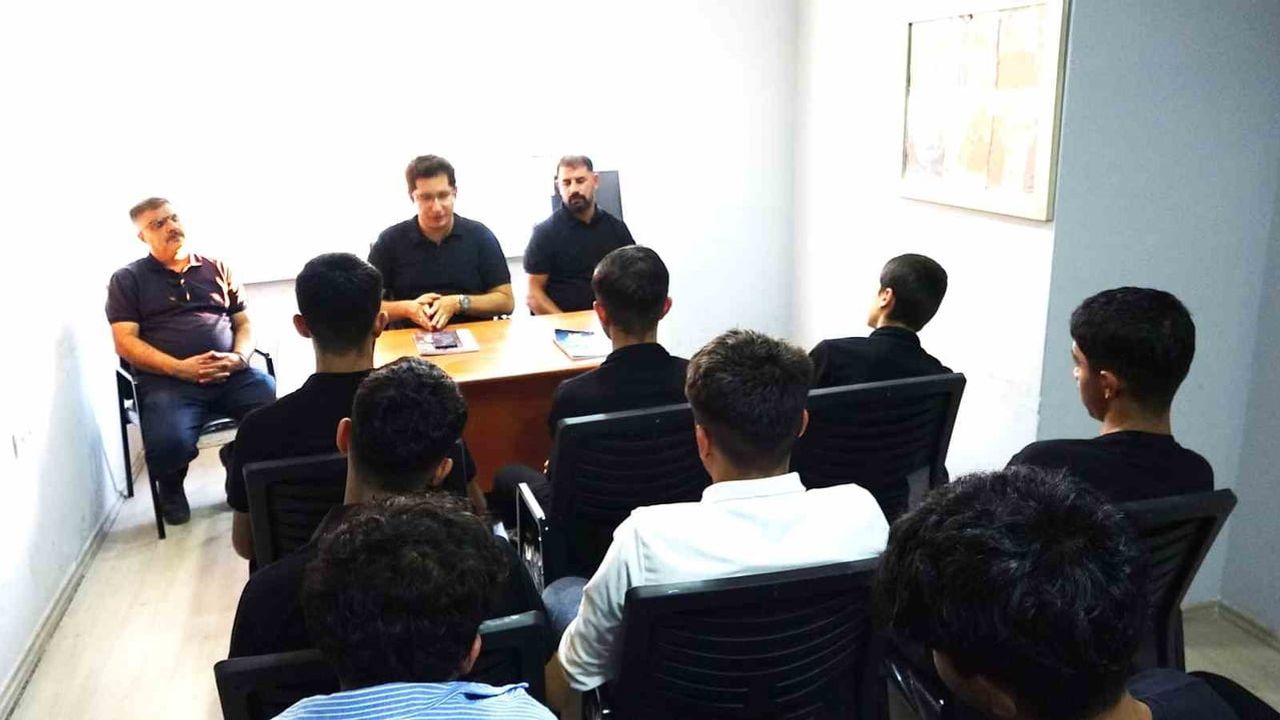 Erciş'te gençlere duygularını yönetme eğitimi düzenlendi
