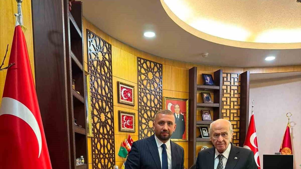 Erciyes 38 FK yönetimi Bahçeli'ye sezon forması sundu